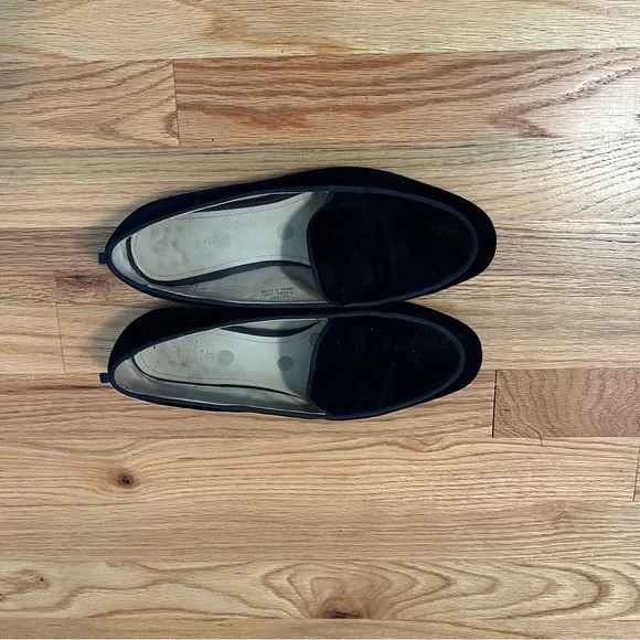 Boden Women’s Imogen Navy Velvet Loafers - Picture 4 of 10